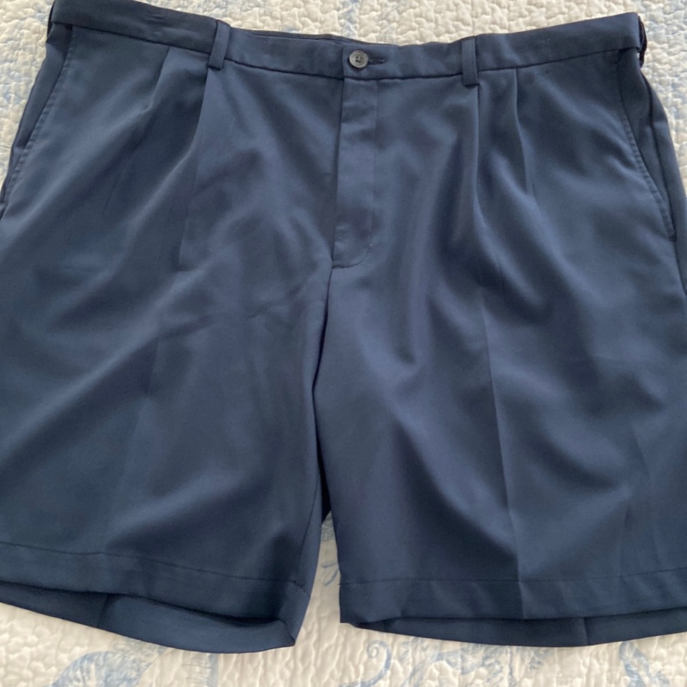 Men’s COOL 18 PRO golf shorts. Size 44.